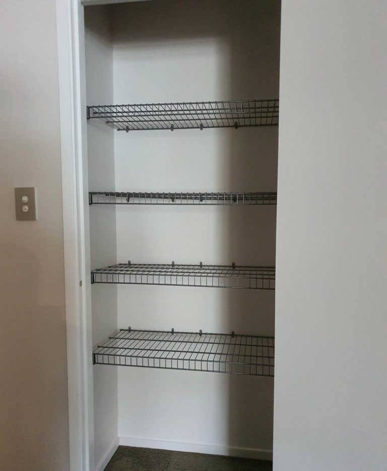 4 Shelves in Linen Cupboard